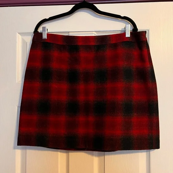 Banana Republic Red and Black Wool/Rayon Plaid Mini Skirt - Picture 1 of 4